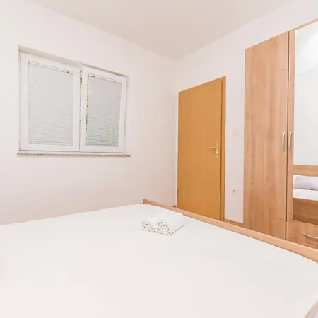 公寓 Rosanda 皮罗瓦茨