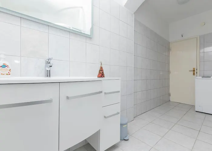 Rosanda アパート ピロヴァッツ